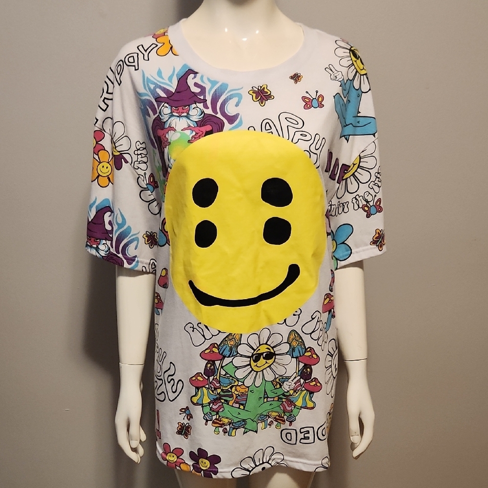 🎄5/$30🎄Colorful Graphic SMILE Short Sleeve Tee